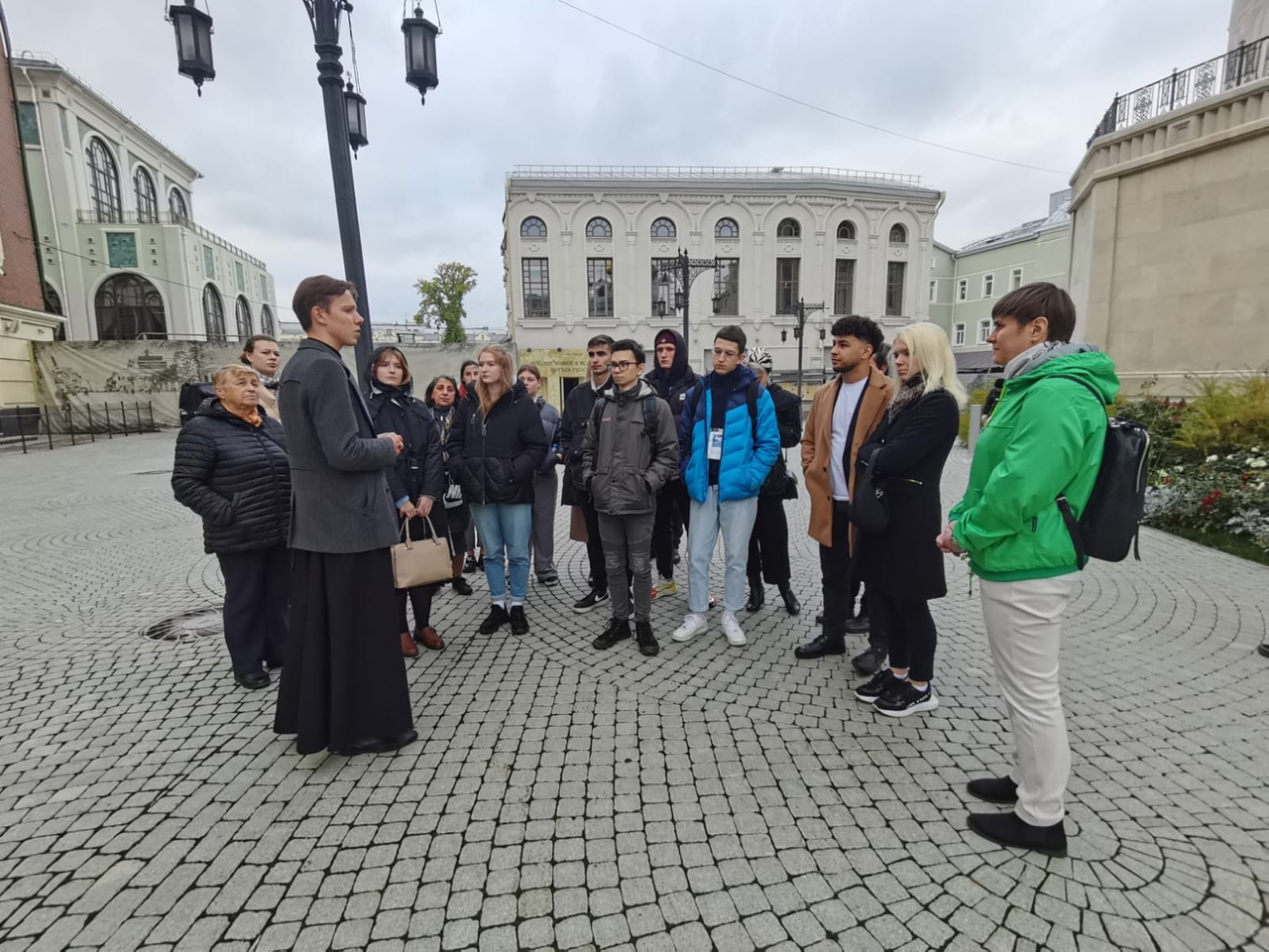 6 октября 2022 года православная молодежь Храма Христа Спасителя «СОБОРЯНЕ» посетила Сретенский ставропигиальный мужской монастырь.