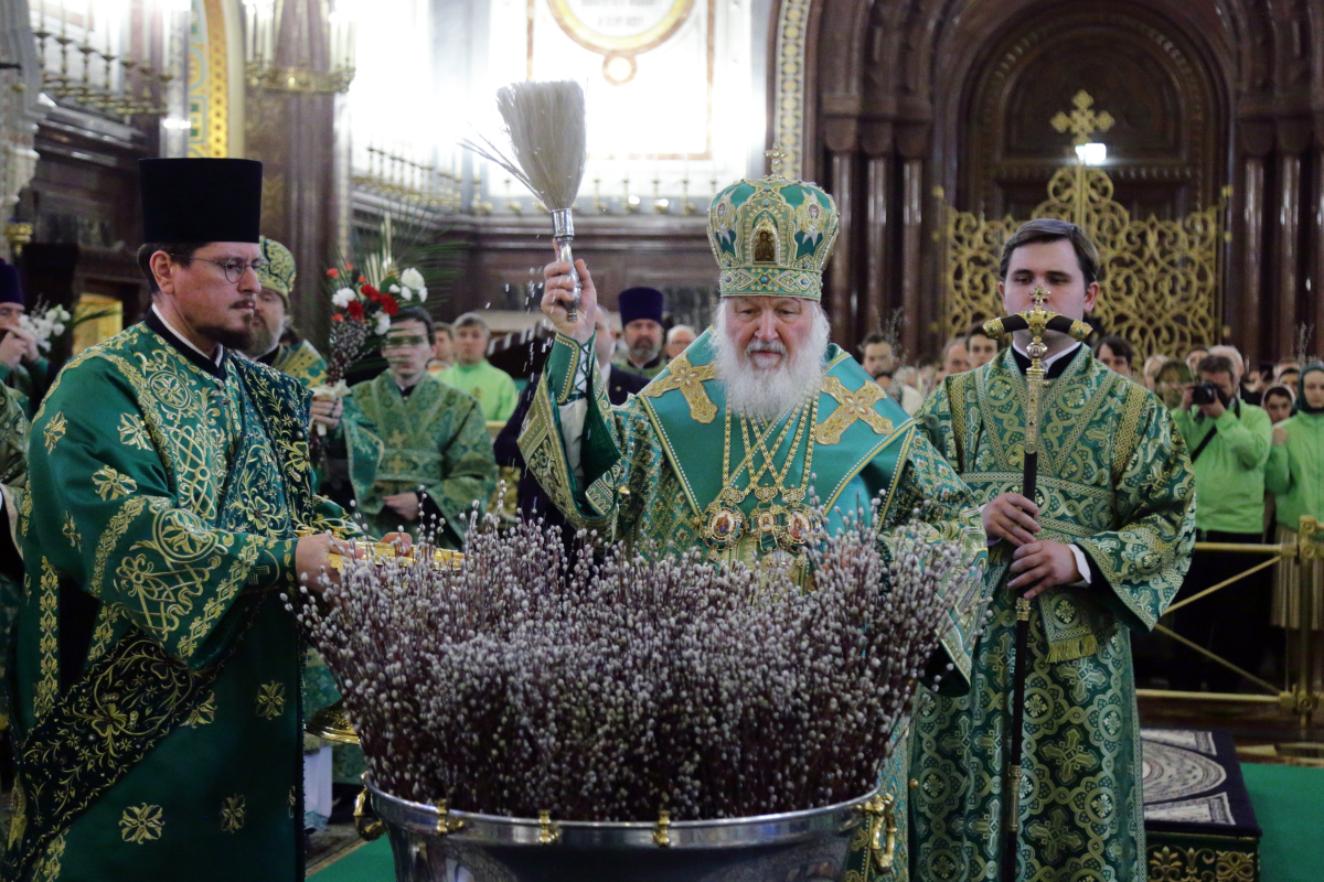 В канун праздника Входа Господня в Иерусалим Святейший Патриарх Кирилл совершил Всенощное бдение в Храме Христа Спасителя