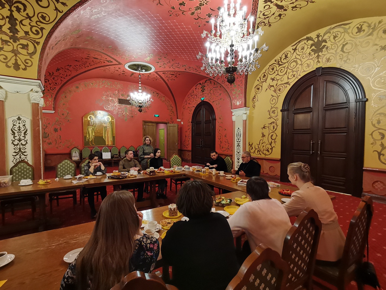 Встреча Ключаря Кафедрального соборного Храма Христа Спасителя, протоиерея Михаила Рязанцева с участниками молодежного объединения Храма Христа Спасителя "Соборяне".