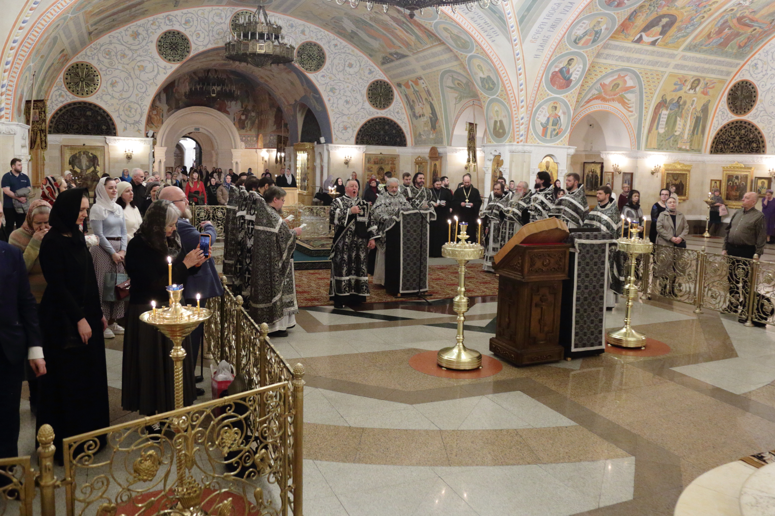 27 марта 2026 года, Благоверного великого князя Ростислава-Михаила, в Преображенской церкви  Храма Христа Спасителя была отслужена Литургия Преждеосвященных даров которую возглавил Ключарь Храма Христа Спасителя протоиерей Михаил Рязанцев.