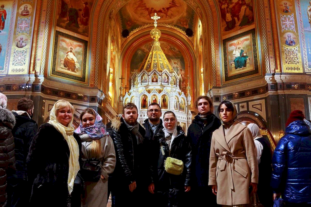 7 января 2022 года, студенты Московских Вузов посетили Великую вечерню в Кафедральном соборном Храме Христа Спасителя.
