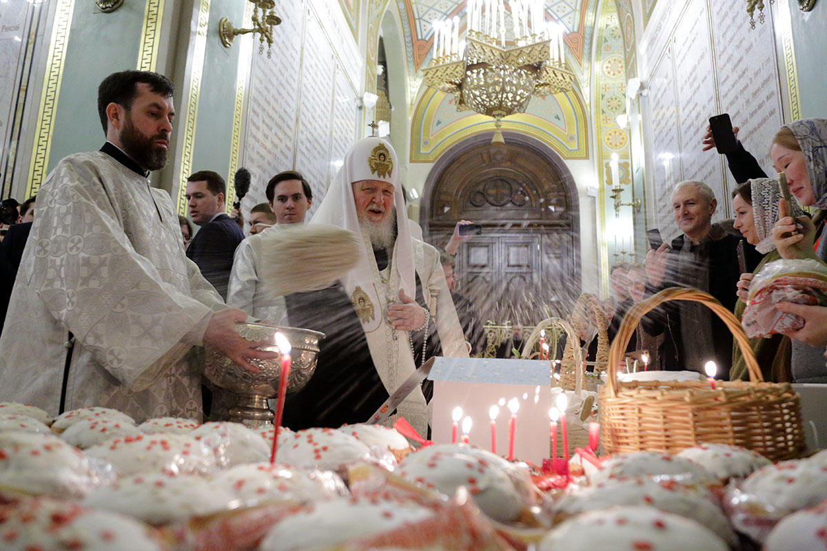 11 апреля 2026 года, в Великую Субботу, Святейший Патриарх Московский и всея Руси Кирилл совершил вечерню с чтением 15 паримий и Божественную литургию святителя Василия Великого в Кафедральном соборном Храме Христа Спасителя.