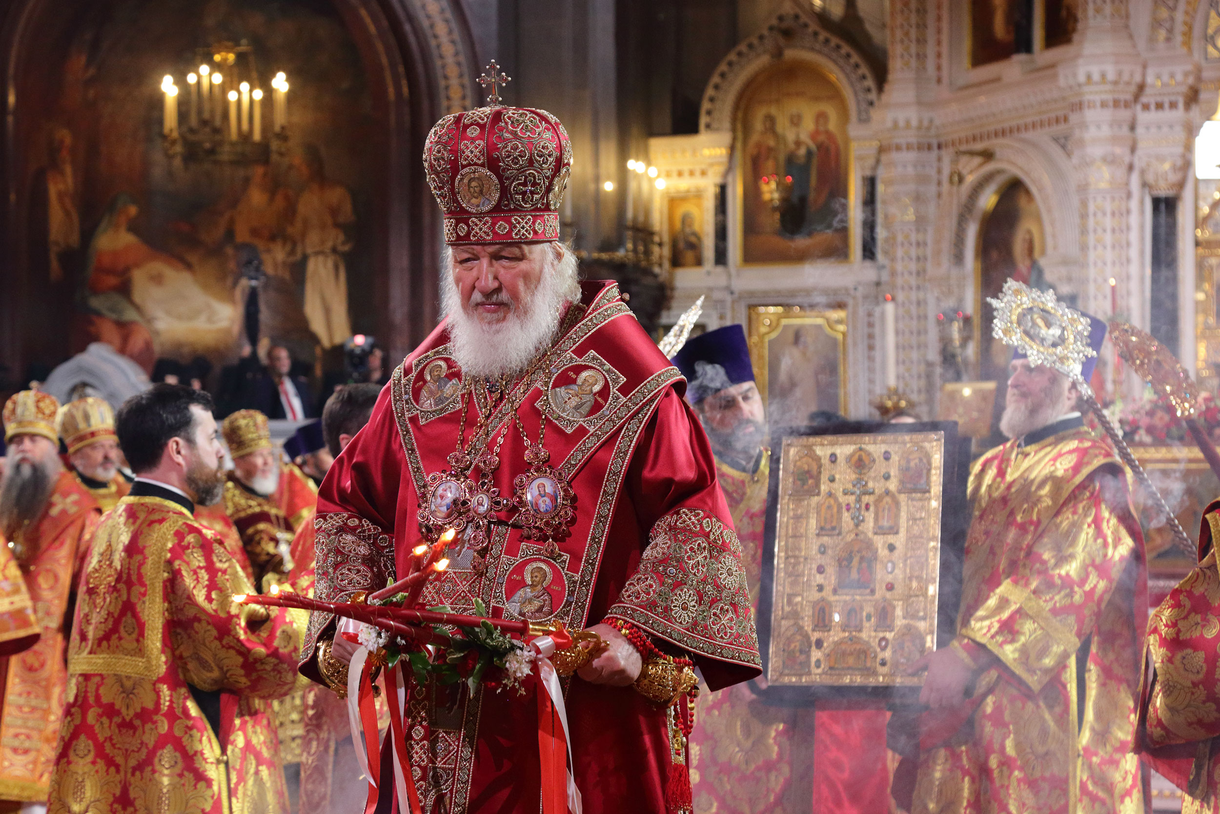 В праздник Светлого Христова Воскресения Святейший Патриарх Кирилл совершил Пасхальную великую вечерню в Храме Христа Спасителя