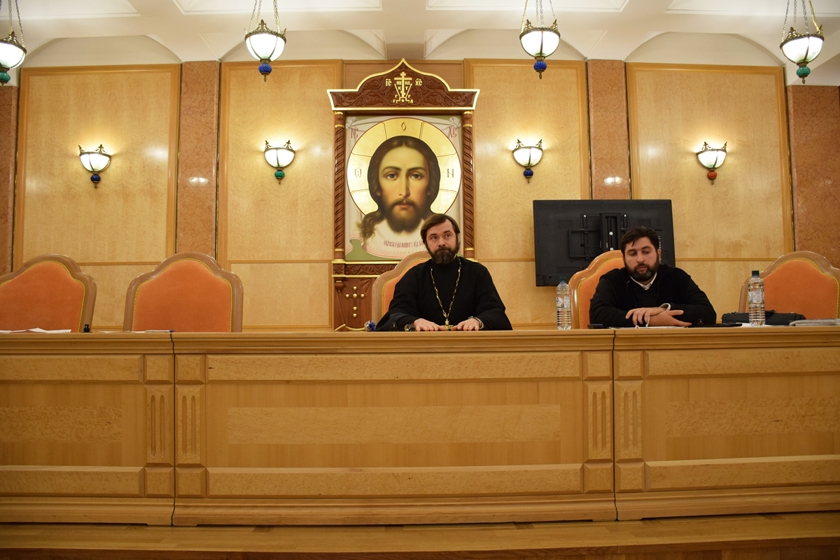 11 ноября 2018 года в малом актовом зале Храма Христа Спасителя прошла пятая встреча в этом учебном году слушателей Воскресной школы для взрослых.