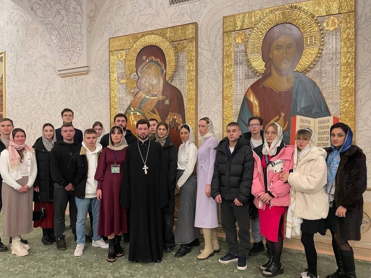 Собрание молодежного объединения Храма Христа Спасителя "Соборяне".