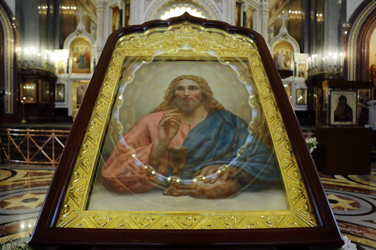 В четверг Страстной седмицы Предстоятель Русской Церкви совершил Литургию в Храме Христа Спасителя