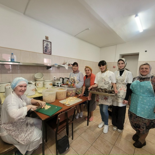 Труд на кухне и в пекарне Донского ставропигиального мужского монастыря.