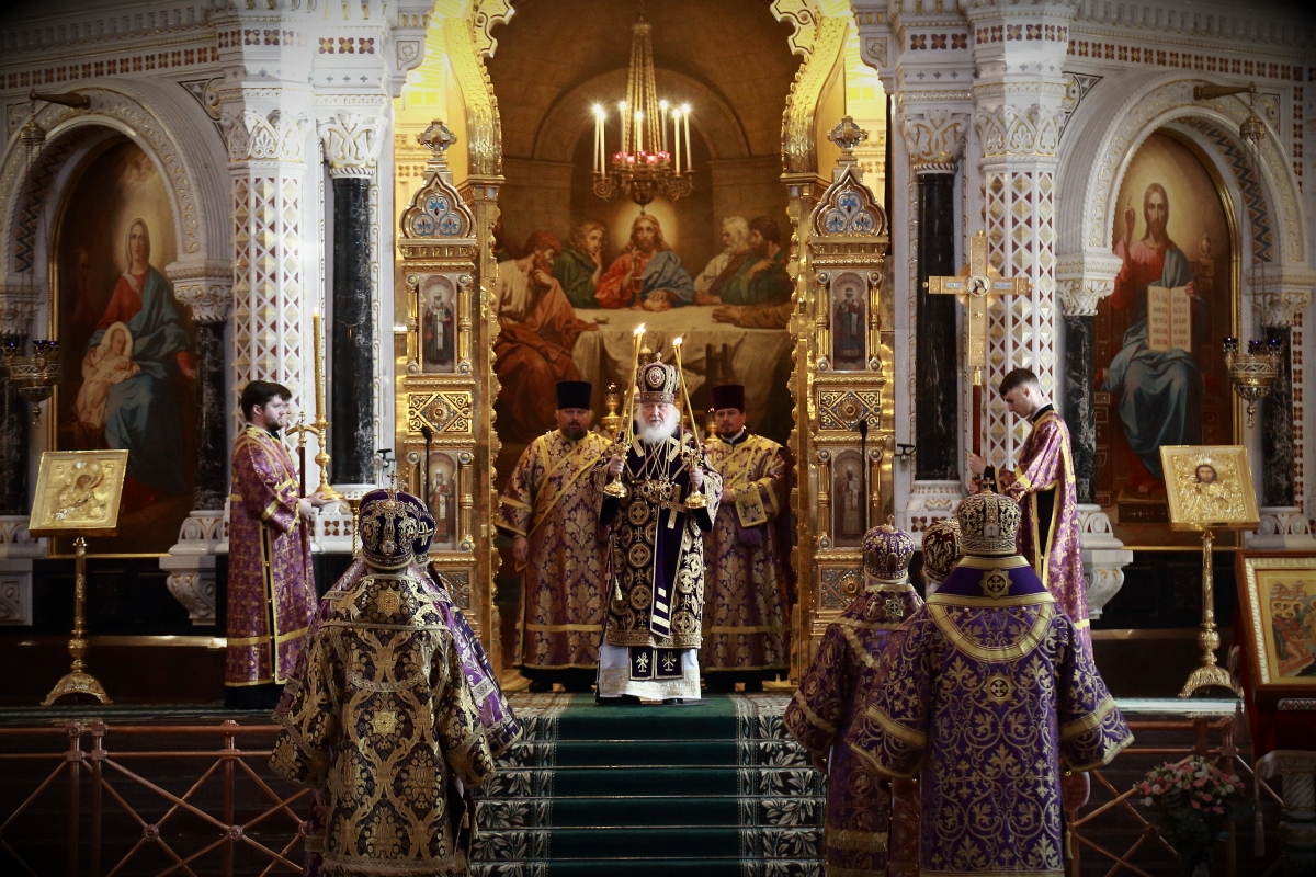 В Неделю 2-ю Великого поста Святейший Патриарх Кирилл совершил Литургию в Храме Христа Спасителя.